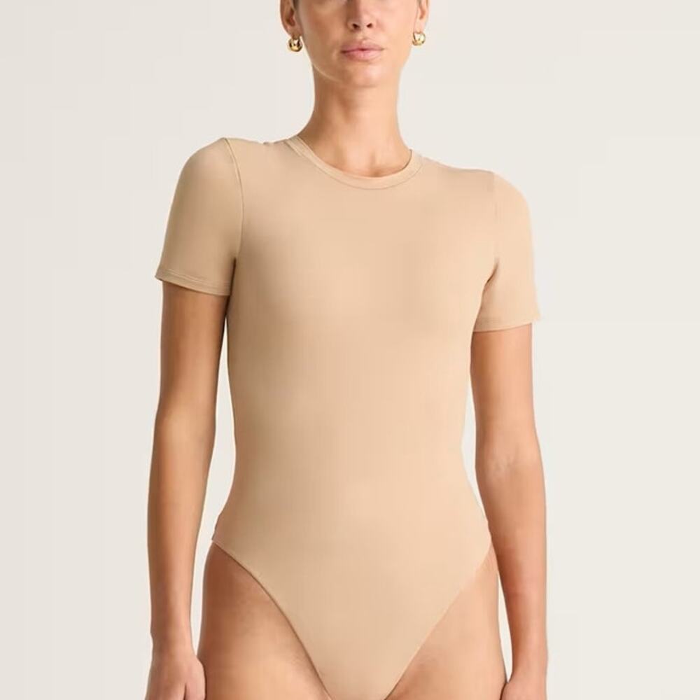 NWT Quince Second Skin T-Shirt Bodysuit Short Sleeve Crew Sand Tan Womens Size M